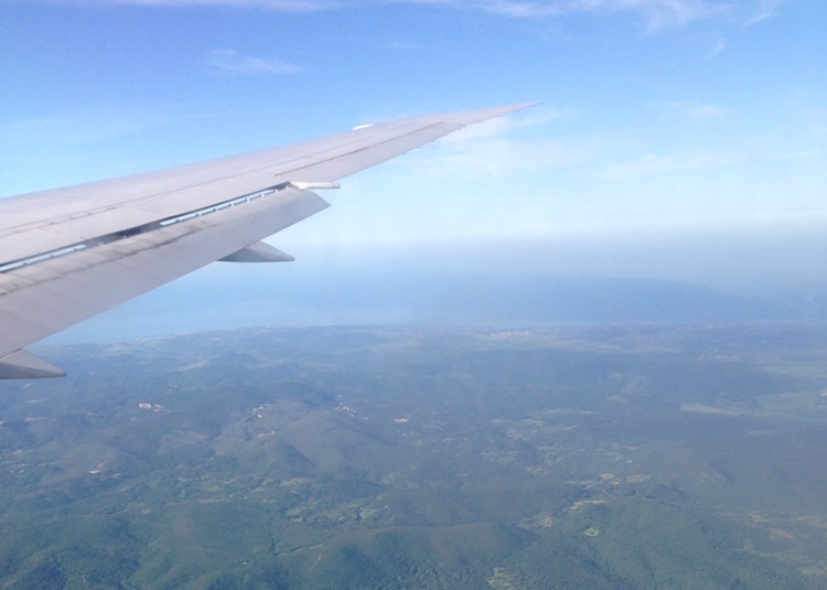 airport plane gate flying travel out of the bag ostomies advice tips tricks stephanie hughes out of the bag colostomy ileostomy crohn's disease ulcerative colitis inflammatory bowel disease ibd ostomy blog stolen colon ileostomy colostomy urostomy